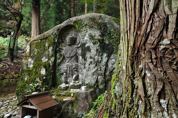 室生寺：コラム「仏様との縁結び！本堂で行われる儀式「潅頂」と